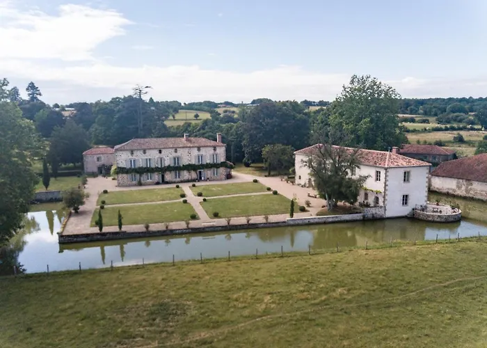 Domaine De La Partoucie Bed & Breakfast Confolens