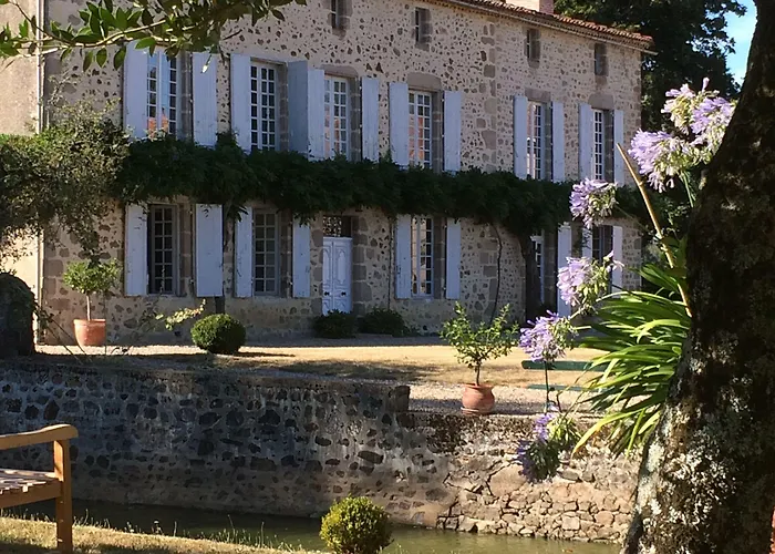 Domaine De La Partoucie Bed & Breakfast Confolens